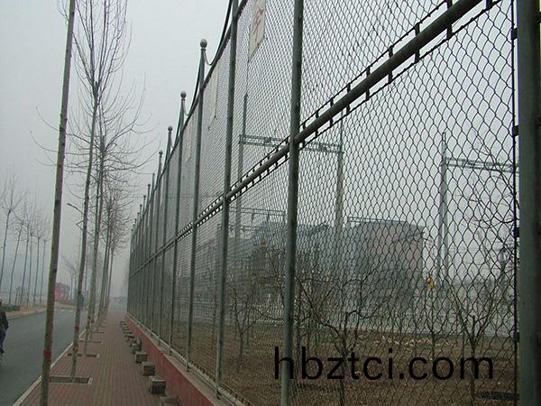 1645847540078029488.jpg 蔆(ling)形鐵絲網(wang)-案例(li).jpg