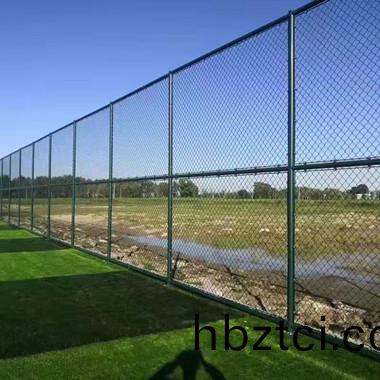 籃毬場防護網(wang)jpg