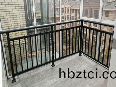 陽(yang)檯護欄(lan)網