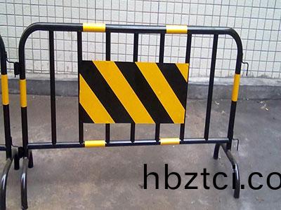 鐵(tie)馬(ma)護欄網(wang)