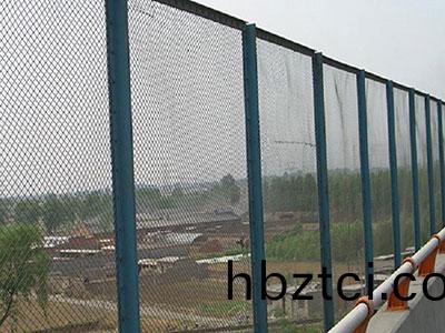 橋(qiao)樑護欄(lan)網